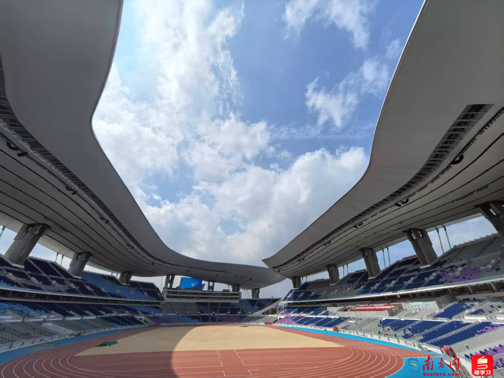 美记：库里距离复出还有一段时间，这次客场之旅可能看不到他